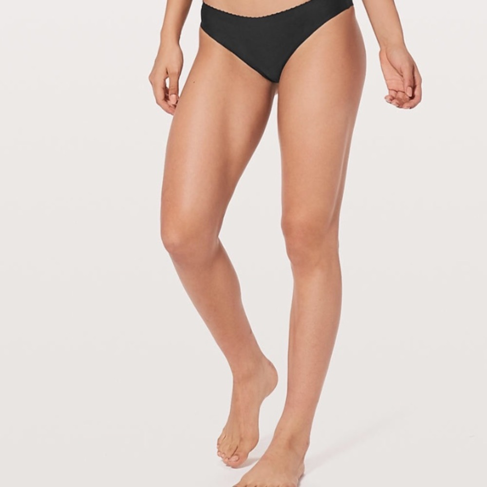 Lululemon black swim bottoms